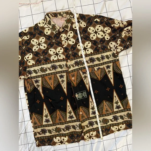 Vintage fabric print button down shirt. Oversized. - Picture 3 of 9